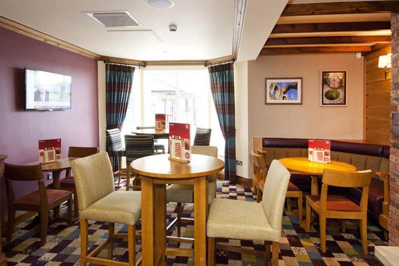 Premier Inn Гластонбері Екстер'єр фото