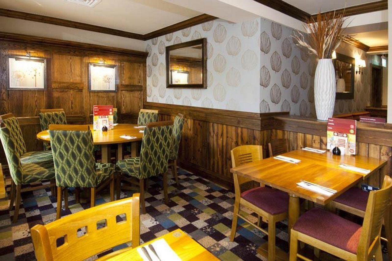Premier Inn Гластонбері Екстер'єр фото