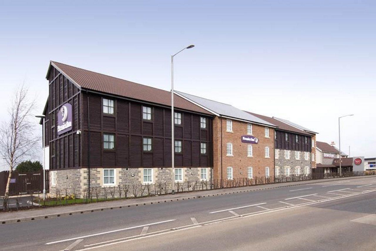 Premier Inn Гластонбері Екстер'єр фото