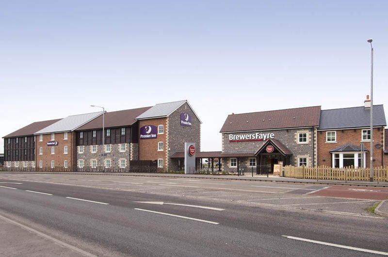 Premier Inn Гластонбері Екстер'єр фото