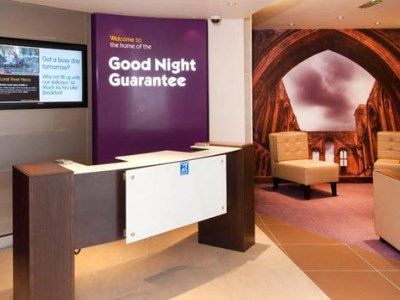 Premier Inn Гластонбері Екстер'єр фото