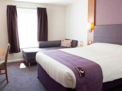 Premier Inn Гластонбері Екстер'єр фото