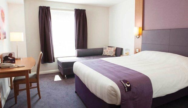 Premier Inn Гластонбері Екстер'єр фото